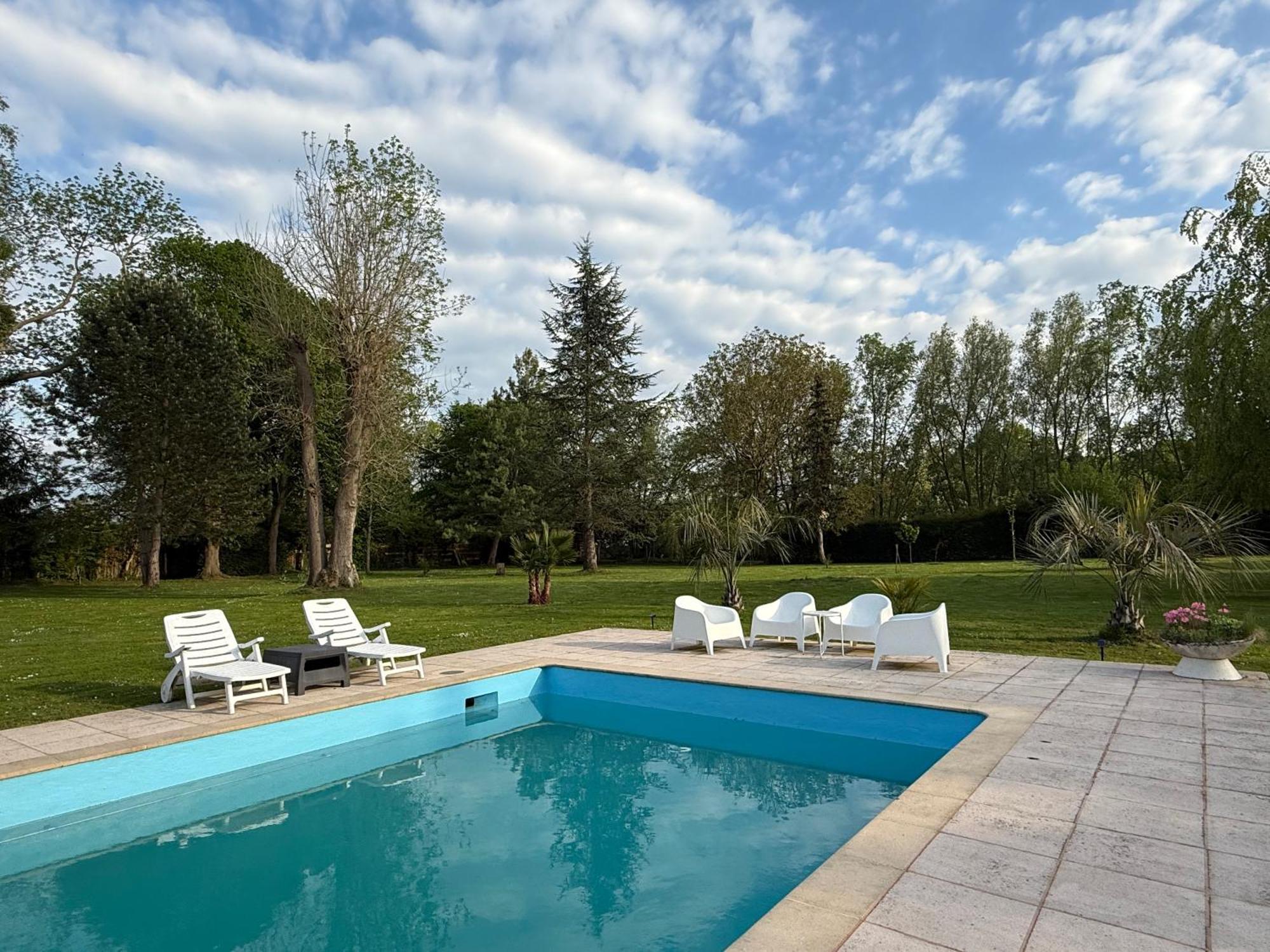 Appartement Familial Au Bord De La Marne, Jardin 8000M2, Piscine, Court De Tennis, Terrasse, Parking Gratuit Proche Disneyland Isles-les-Villenoy Bagian luar foto